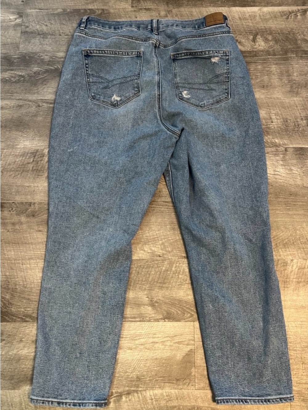 American Eagle Distressed Mom Jeans Women’s Size 16 Stretch Light Wash High Rise - Picture 7 of 7